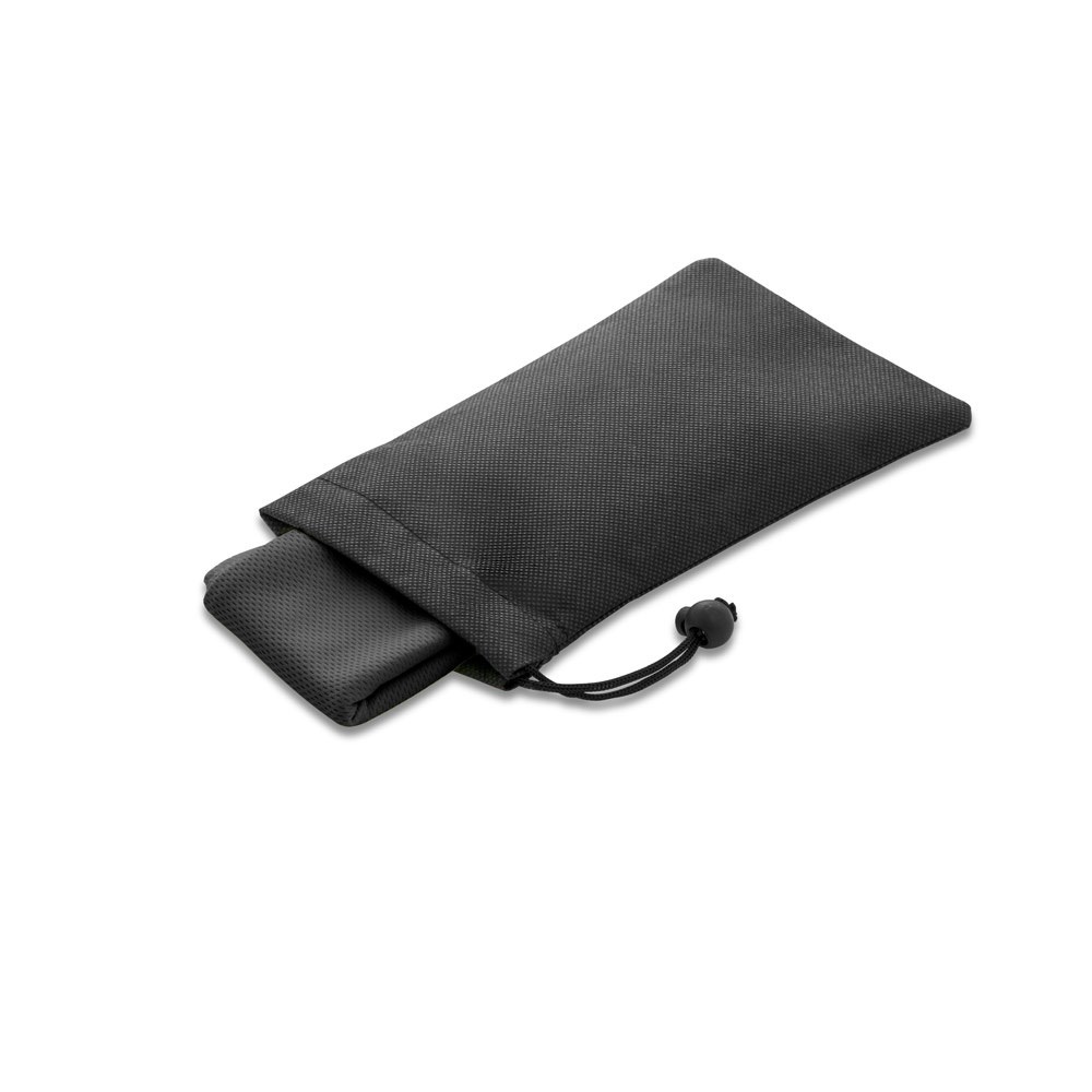 BERNAL. Sporthandtuch aus recyceltem Polyester (100% rPET) dient zur Erfrischung mit Vliesstoffbeutel